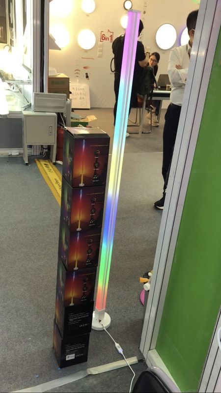 2- Luz de esquina inteligente RGB IC control remoto Tuya soporte de Google Alexa lámpara de suelo de esquina LED para sala de estar
